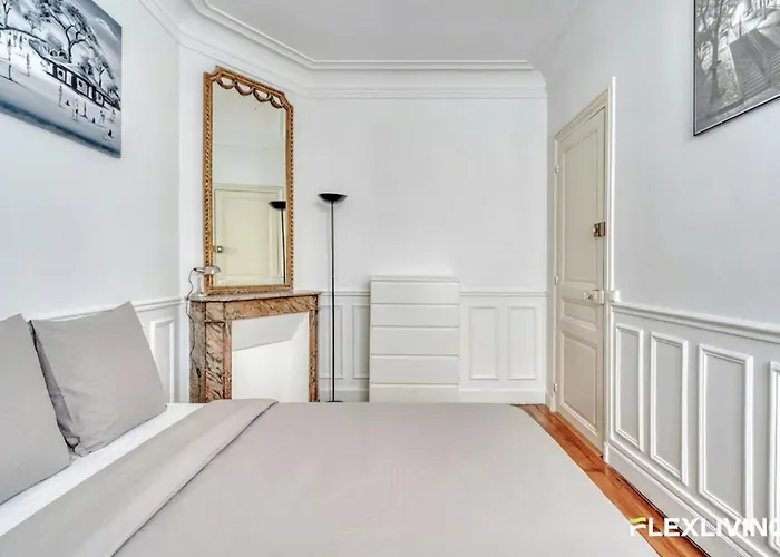 2 Bedrooms Experience In Charm&elegance Appartement Parijs